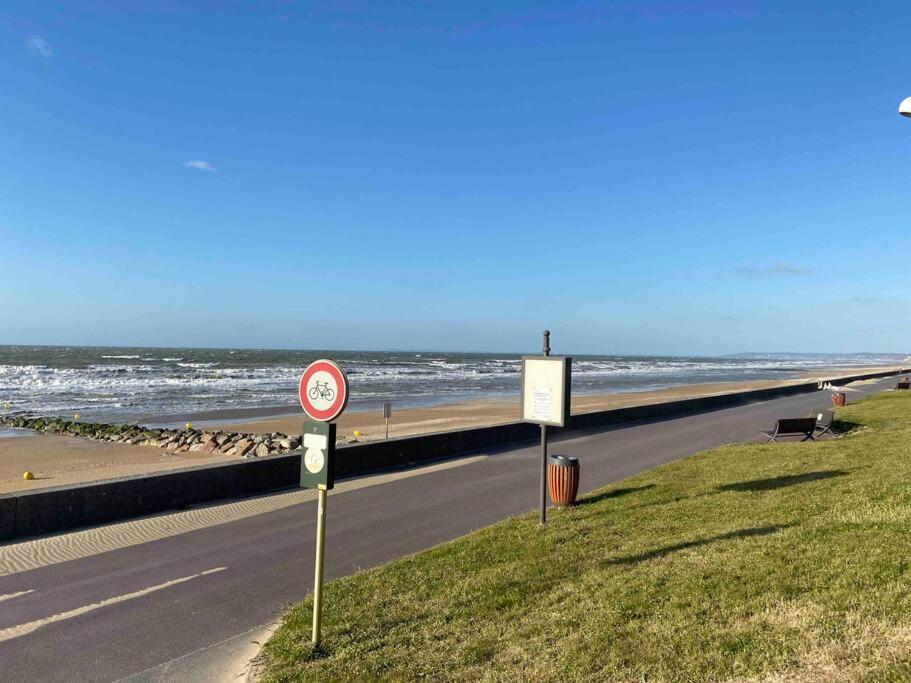 Apartamento L'Echappee Cabourgeaise Exterior foto